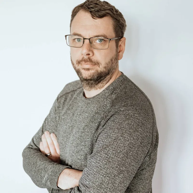 Headshot of Aaron Henry